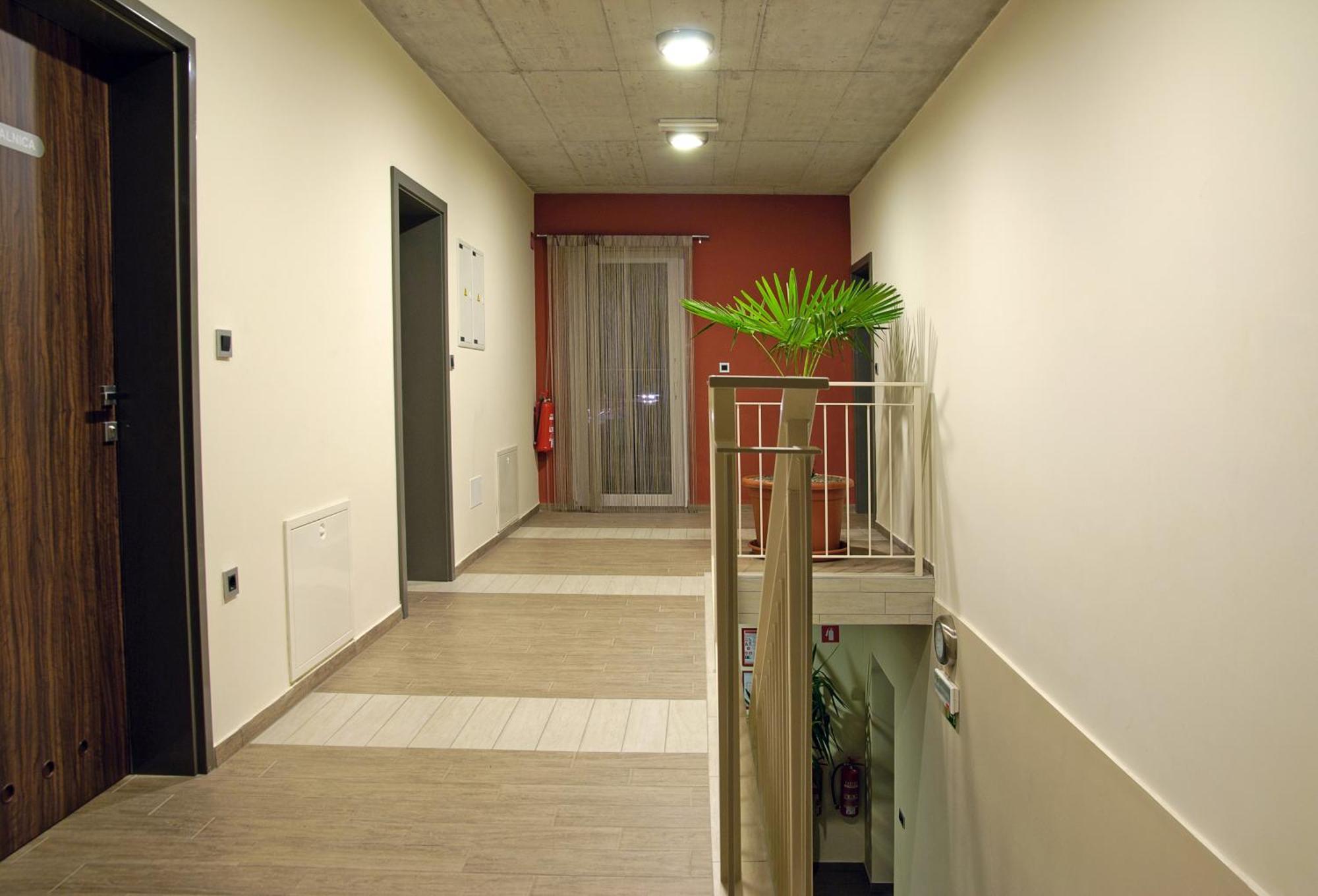 Hostel Plus Caffe Petrovče Eksteriør billede