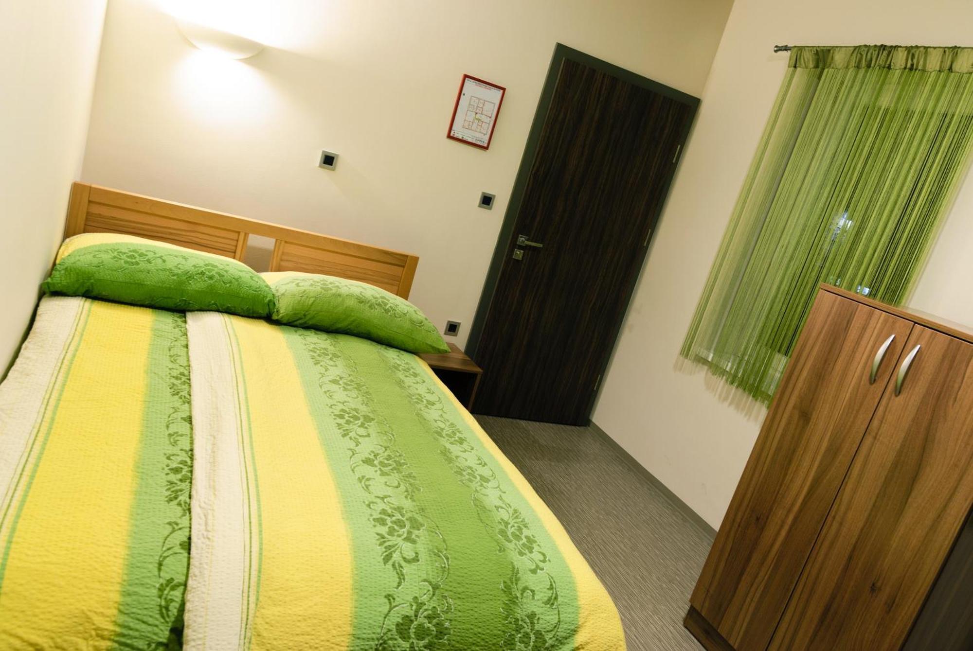 Hostel Plus Caffe Petrovče Eksteriør billede